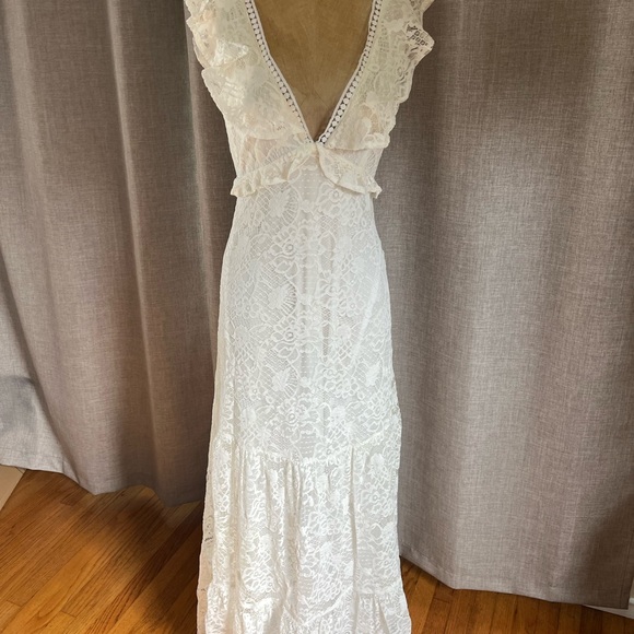 Aakaa Elegant White Lace Dress Size Small - Picture 1 of 6